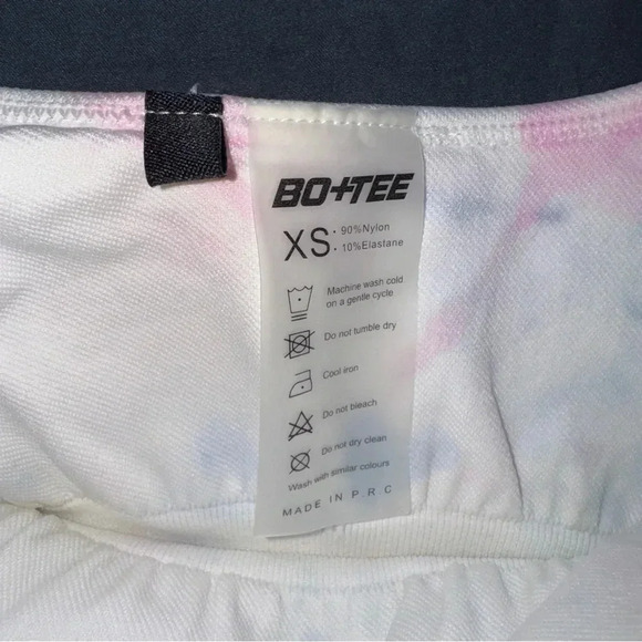 Bo + Tee Evolve Seamless
Asymmetric Crop Top Tie Dye XS - Picture 6 of 6